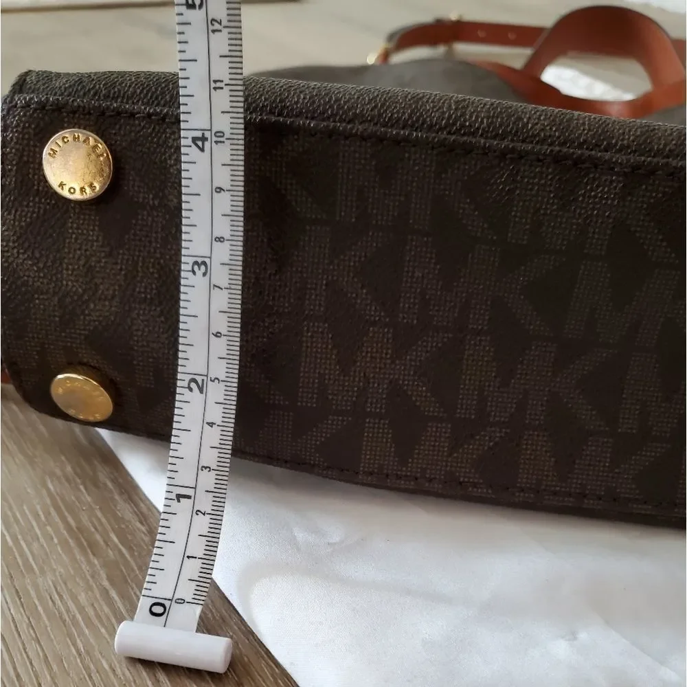 Authentic Michael Kors Devon MK Signature Large Shoulder Tote Bag in Brown - Picture 5 of 16